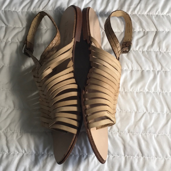 L.A.M.B. cream leather sandals sz 8 US - Picture 2 of 8